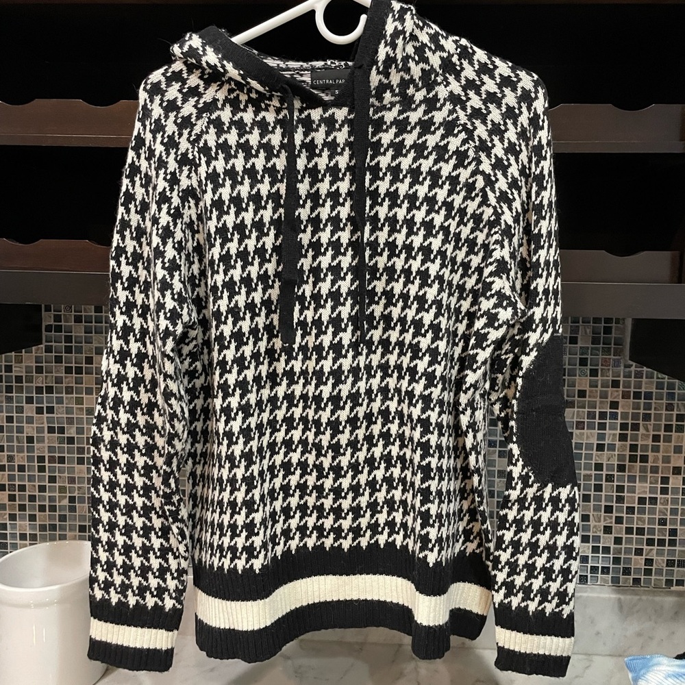 Hooded sweater